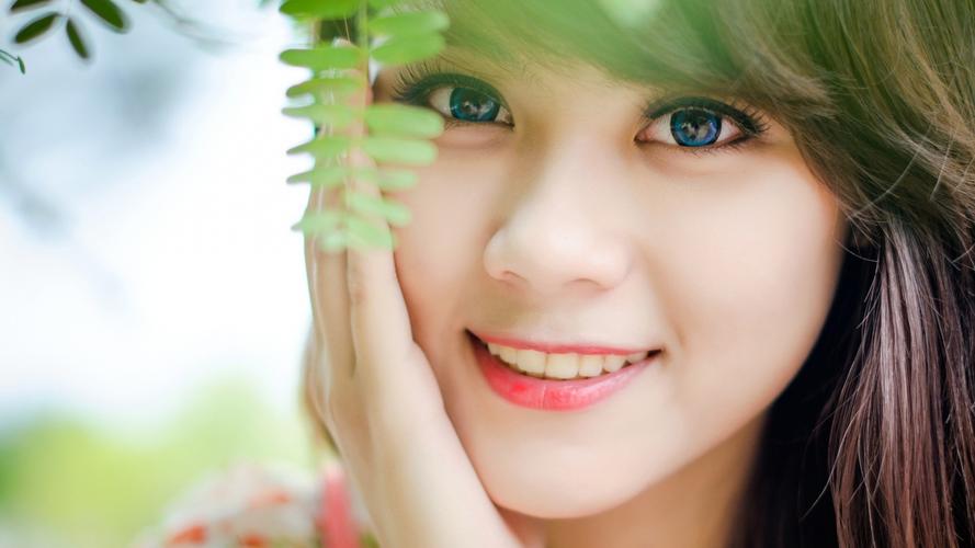 “锋刃-2025”国际狙击手射击竞赛进行“搭乘舟艇水上狙击”课目竞赛